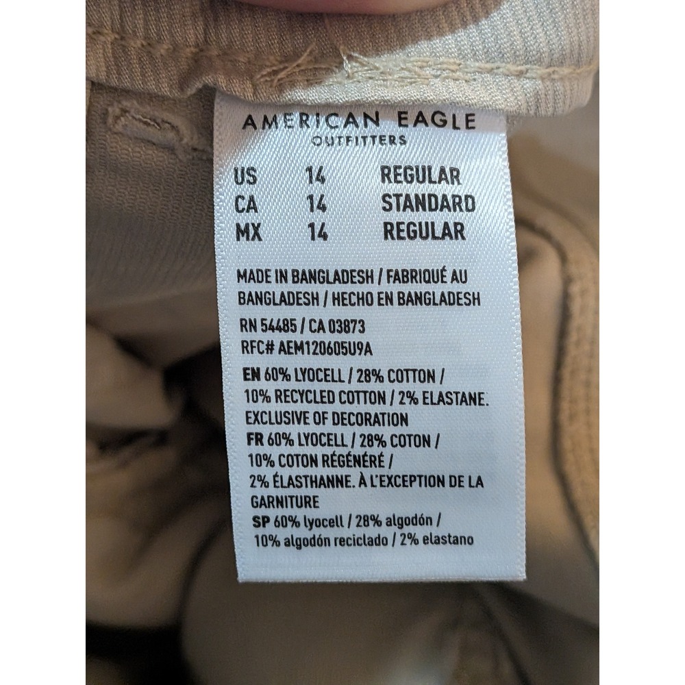 American Eagle Stretch Cargo Shorts Khaki Tan Beige Size 14 Bermuda High Rise - Picture 2 of 8